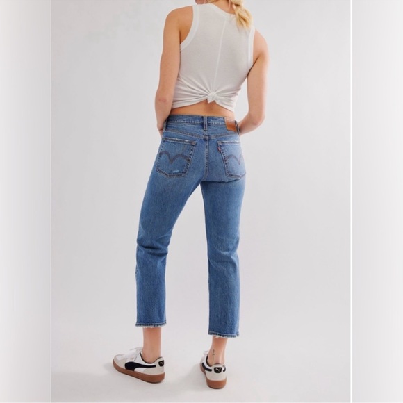 NWOT Levi’s Premium wedgie size 26 medium wash distressed - Picture 2 of 14